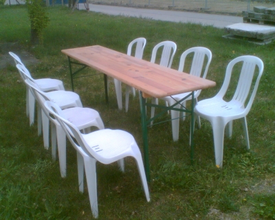 Festzelttisch und 8 Stühle Kombination